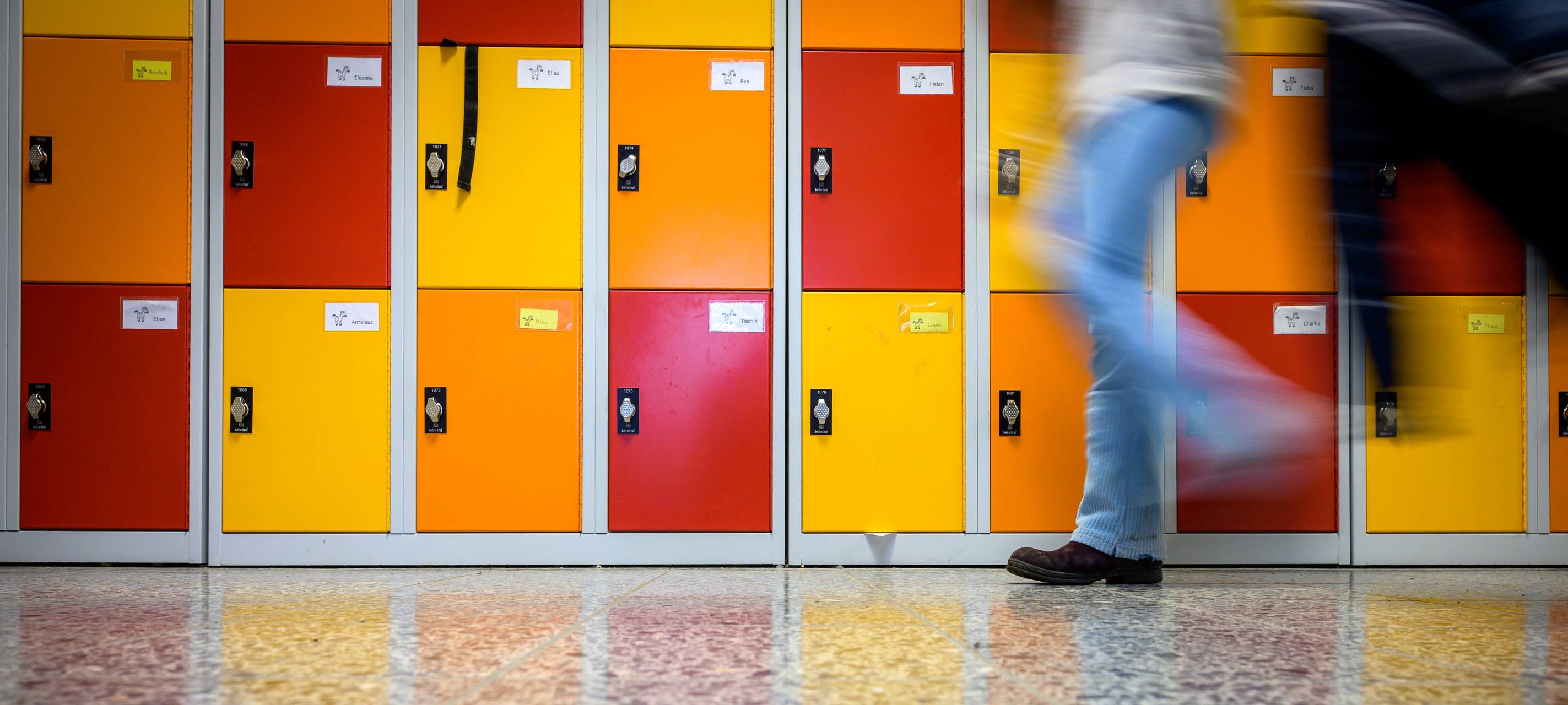 GEW fordert neue Schulen und kleinere Klassen