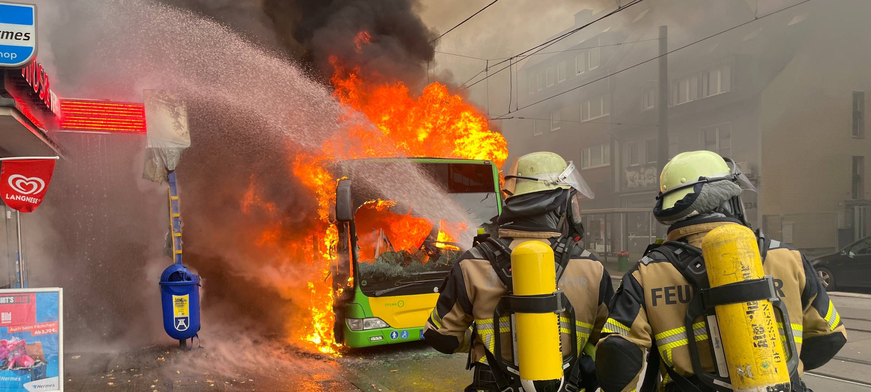 Essen: STOAG-Bus brennt komplett aus