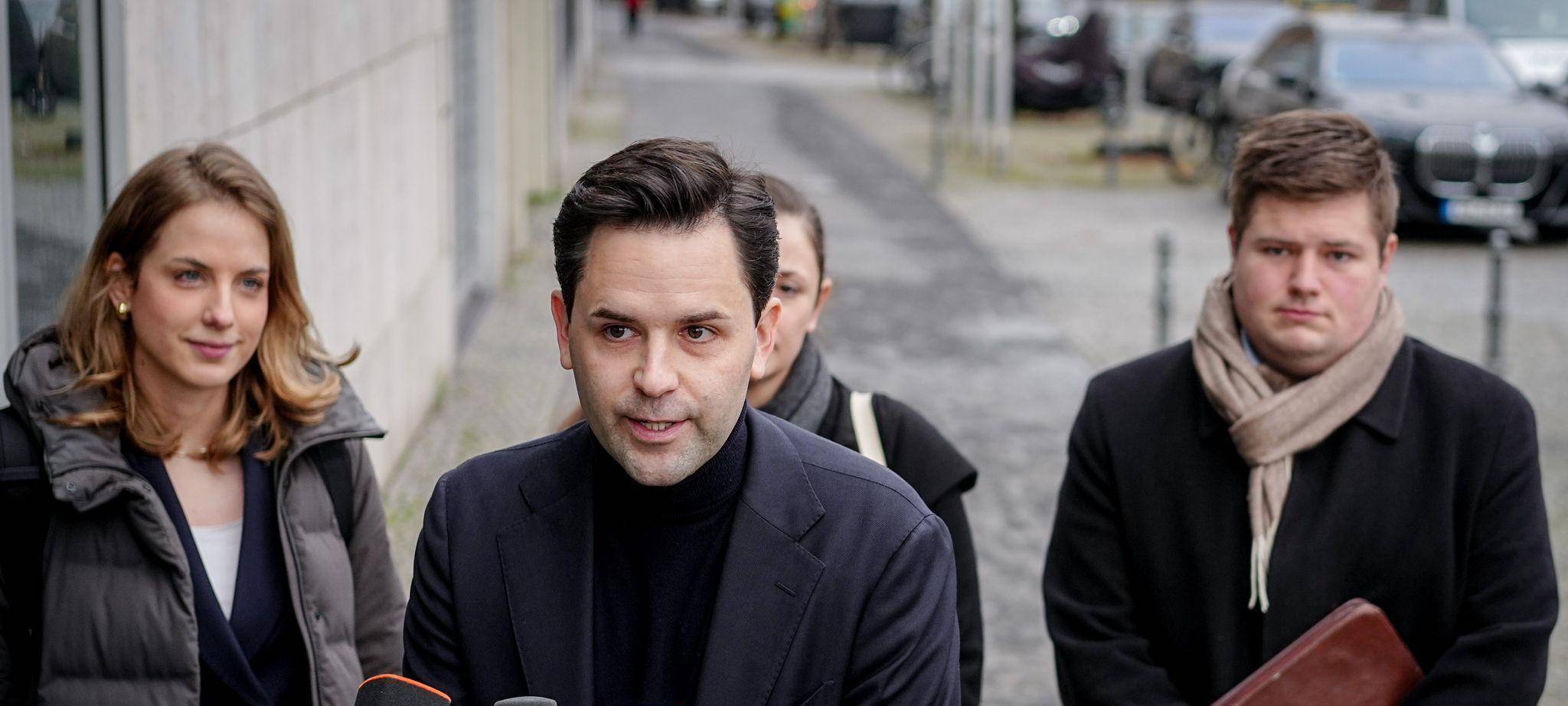 Gremiensitzungen und Statements der Bundesparteien