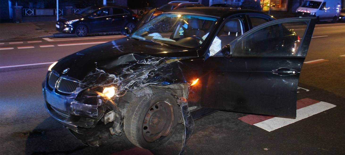 TikTok-Dreh: 14-Jährige crashen mit BMW