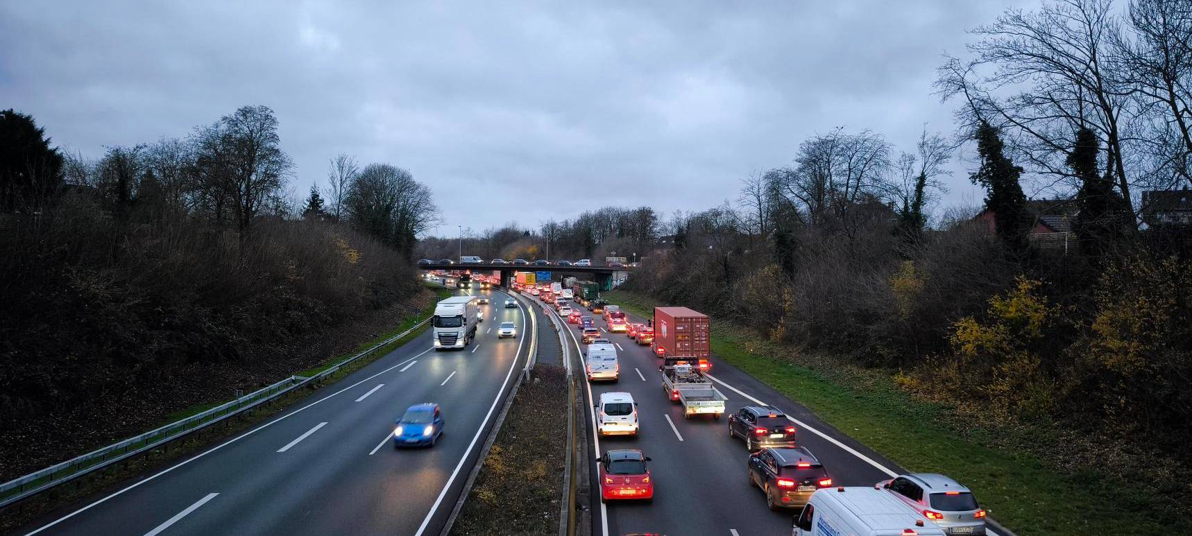 UPDATE: A3 am Kreuz Kaiserberg noch lange gesperrt