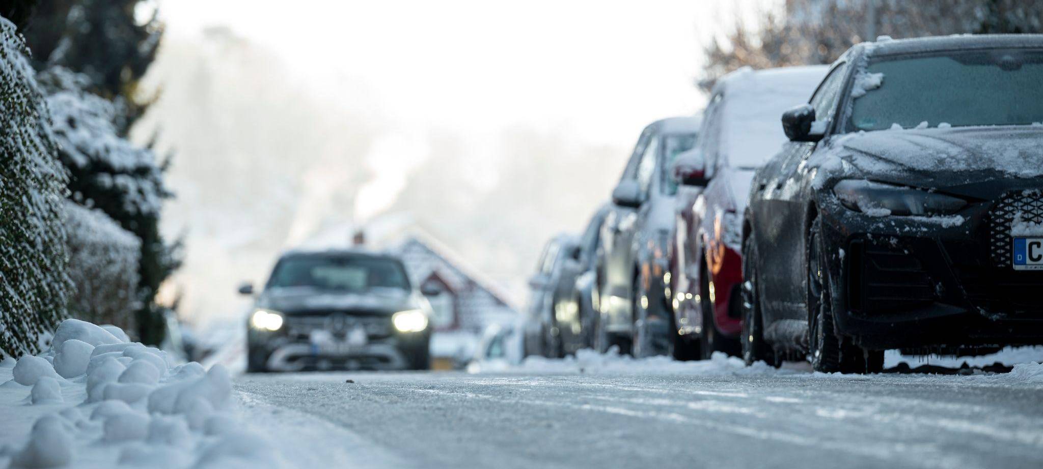 Auf Schnee folgt Eis - Gefahr auf glatten Straßen