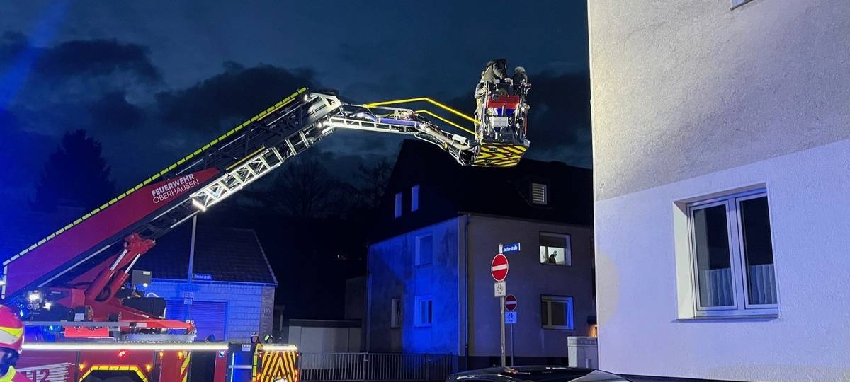 Bewohner mit Drehleiter gerettet