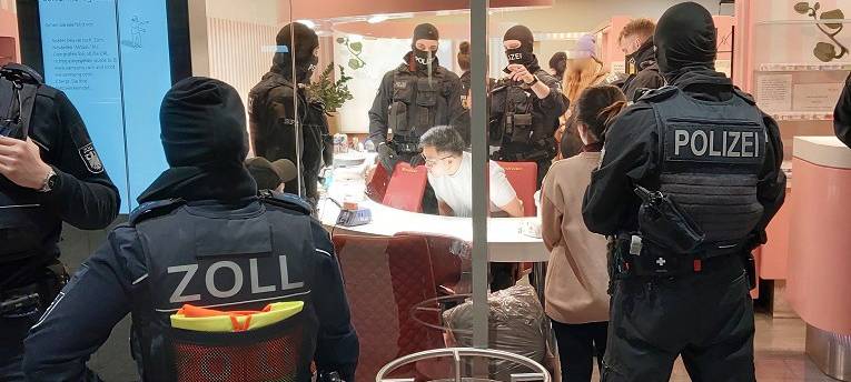 Großrazzia gegen Nagelstudio-Mafia im Ruhrgebiet