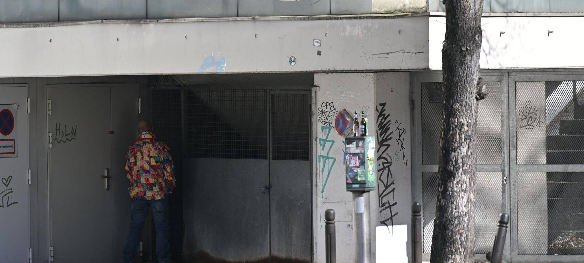 Wildpinkler im Karneval