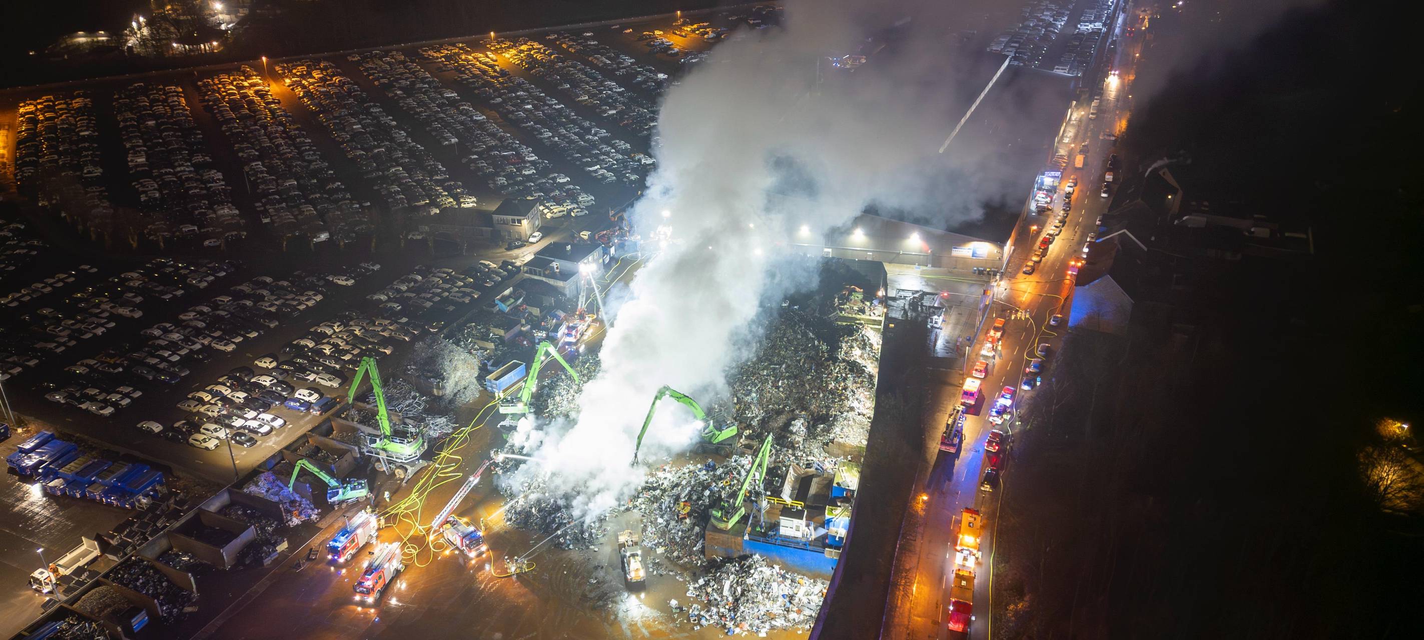Erneuter Großbrand in Essen: Schrottplatz betroffen