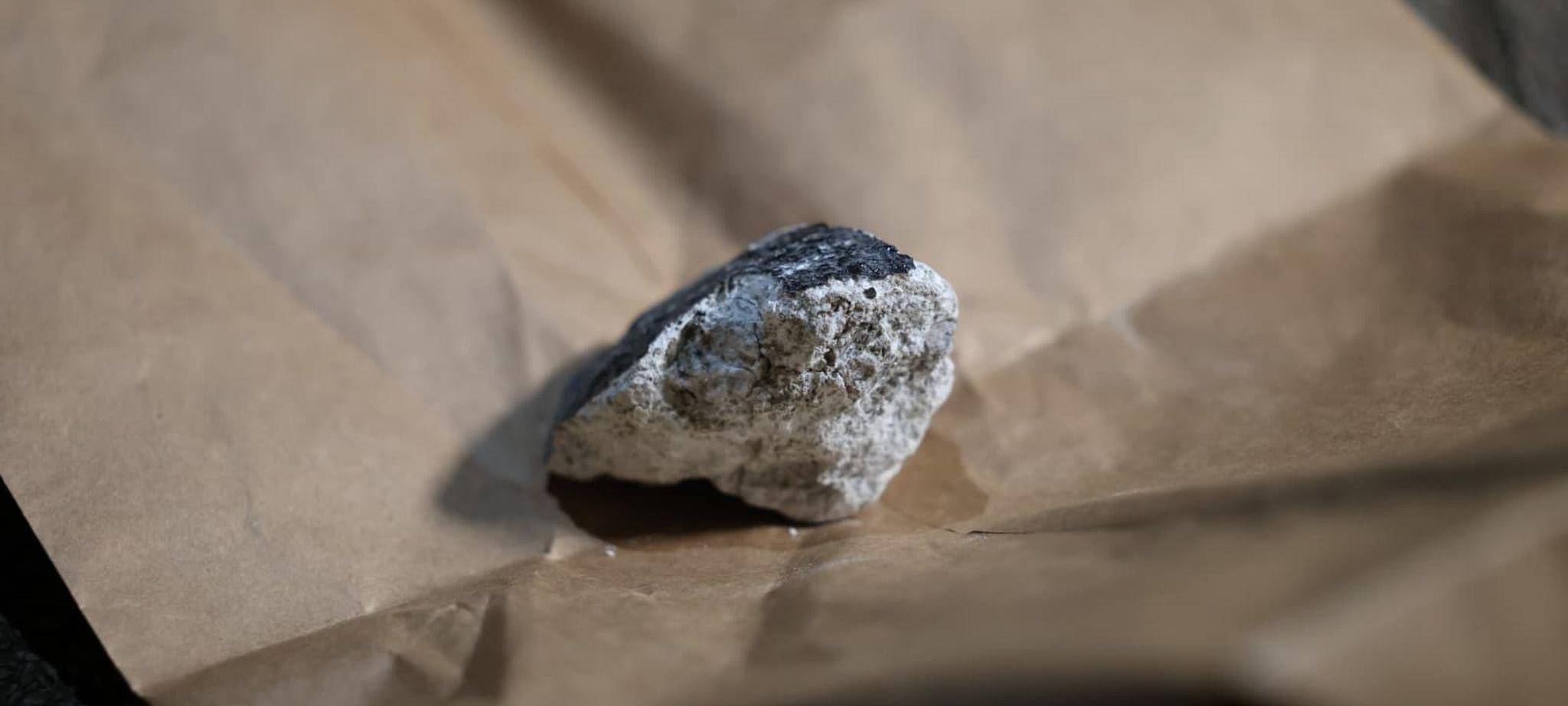 Teile eines Meteoriten beschädigen Häuser