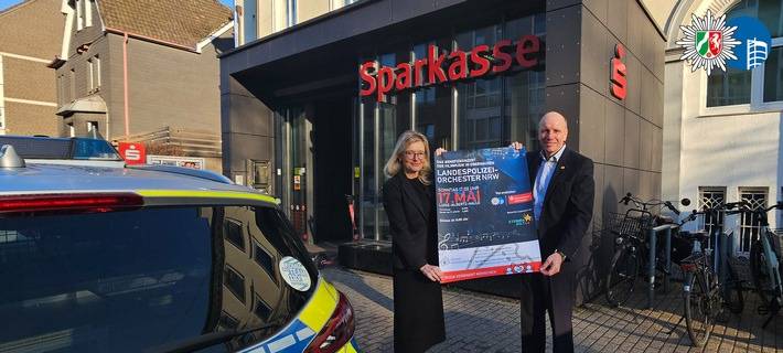 Foto: Polizei Oberhausen / Stadtsparkasse Oberhausen
v.l.n.r. Polizeipräsidentin Dr. Sylke Sackermann / Vorstandsvorsitzender Sparkasse Oliver Mebus