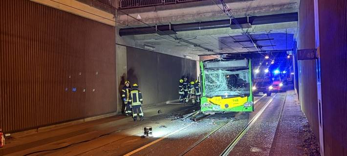 Unfall auf der ÖPNV-Trasse - mehrere Verletze