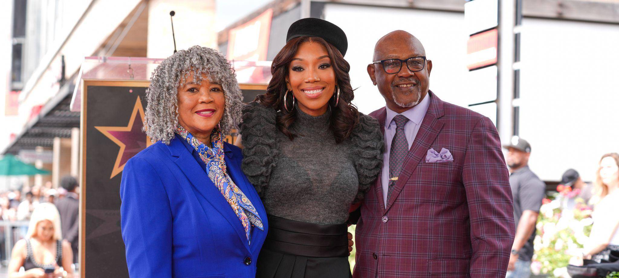 Brandy bekommt Stern auf dem Walk of Fame