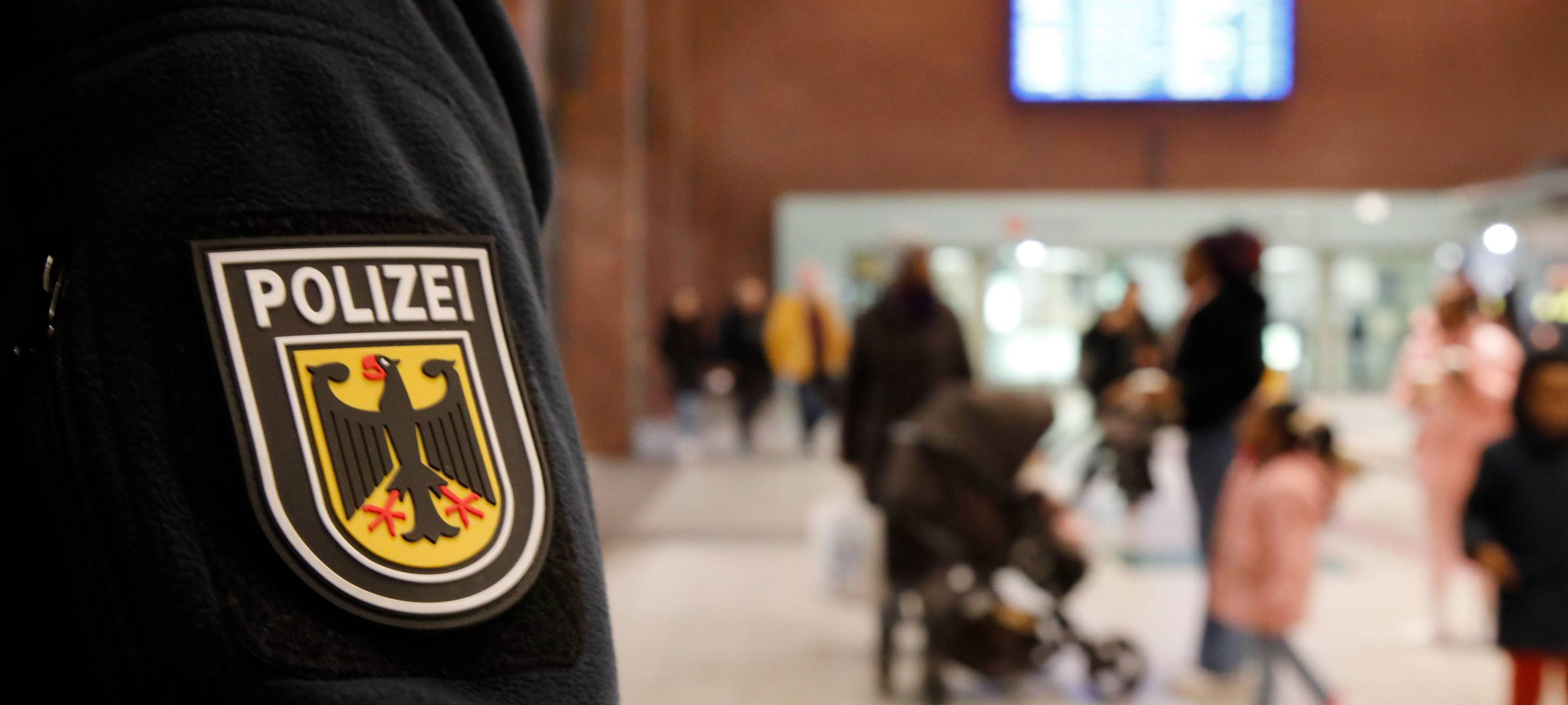 Oberhausener Hauptbahnhof: Mann zersticht Polizeireifen
