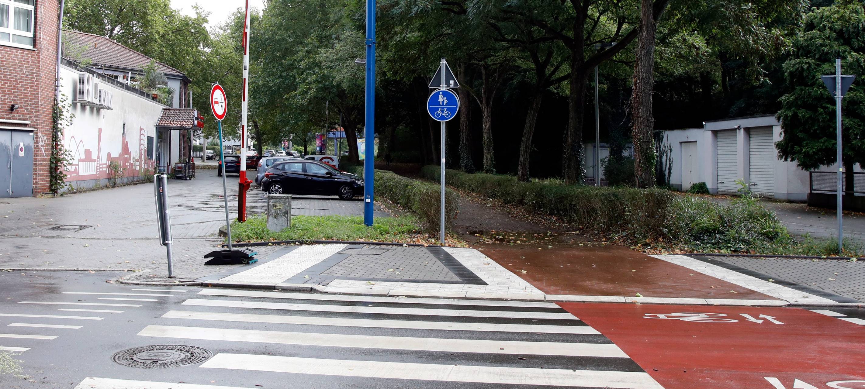 Sechs Unfälle: Stadt baut Radquerung in Oberhausen um