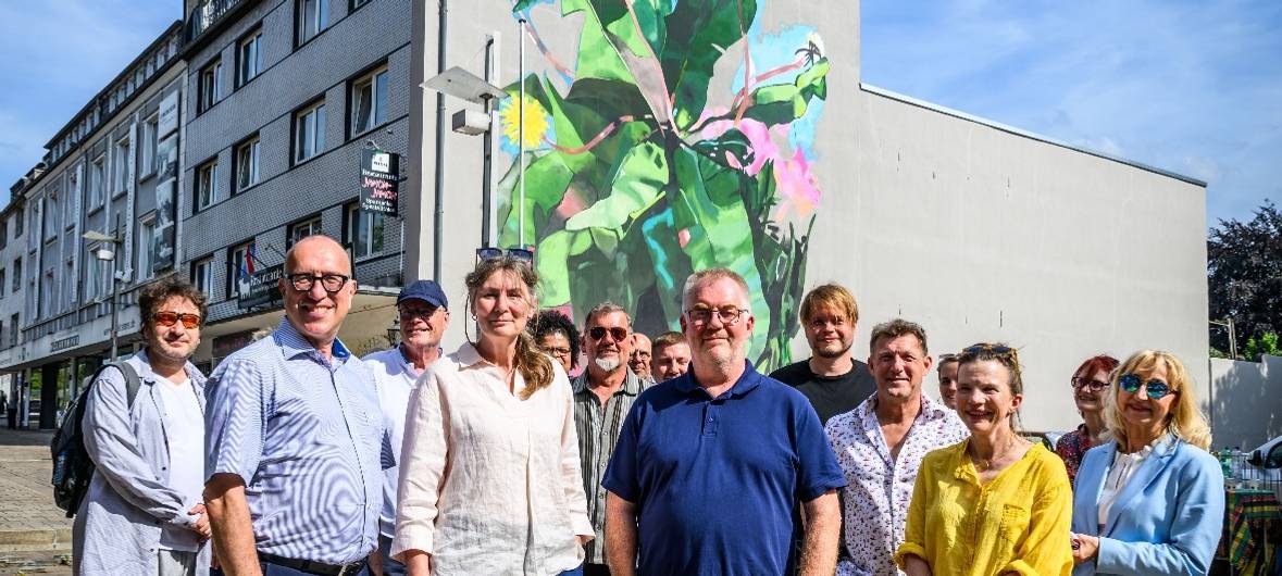 Löwenzahn statt grauer Wand