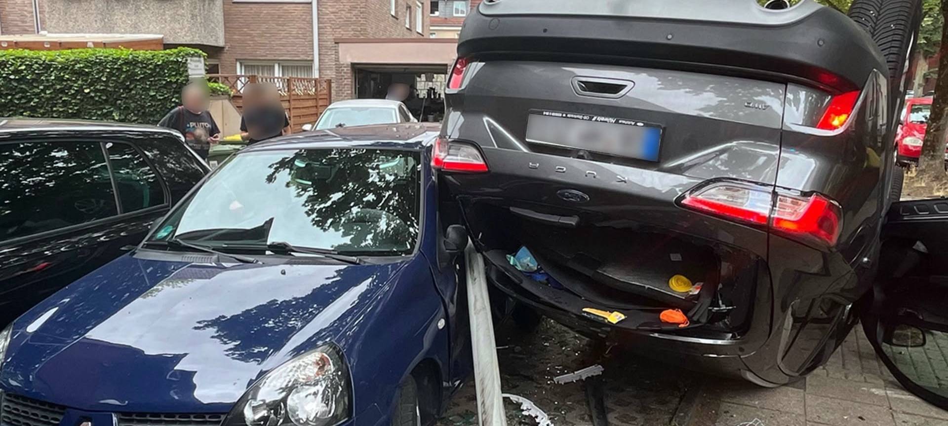 Oberhausen: Auto überschlägt sich in Osterfeld