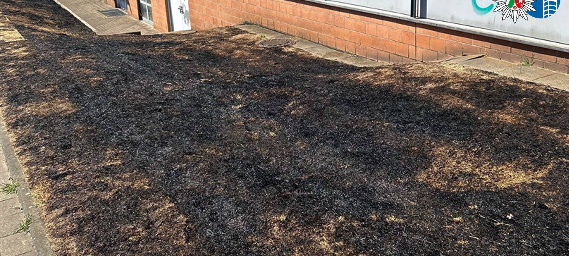 Oberhausen: Böller löst Grasbrand an der Bahnhofstraße aus