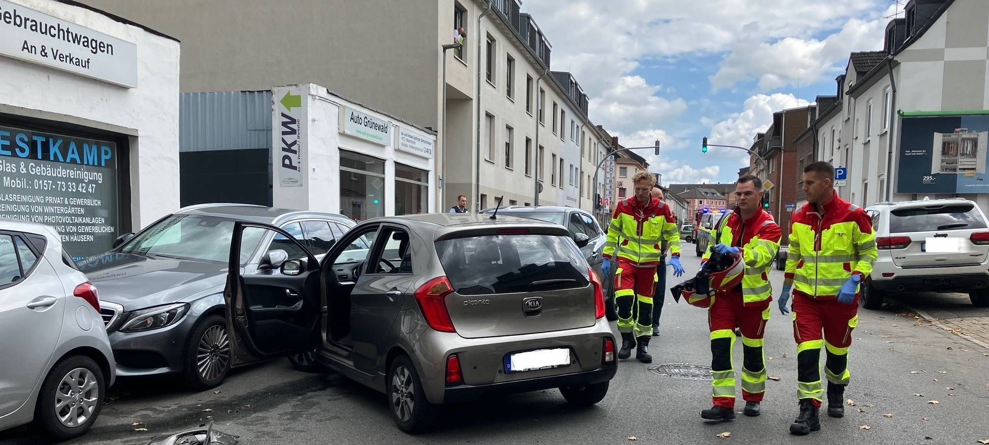 Oberhausen: Unfall auf der Grenzstraße fordert Feuerwehr