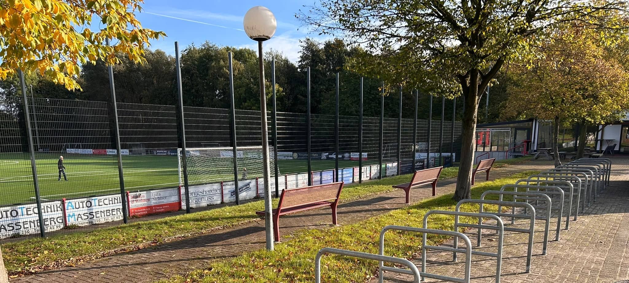 Oberhausen: SBO-Azubis werten Sportanlage Königshardt auf