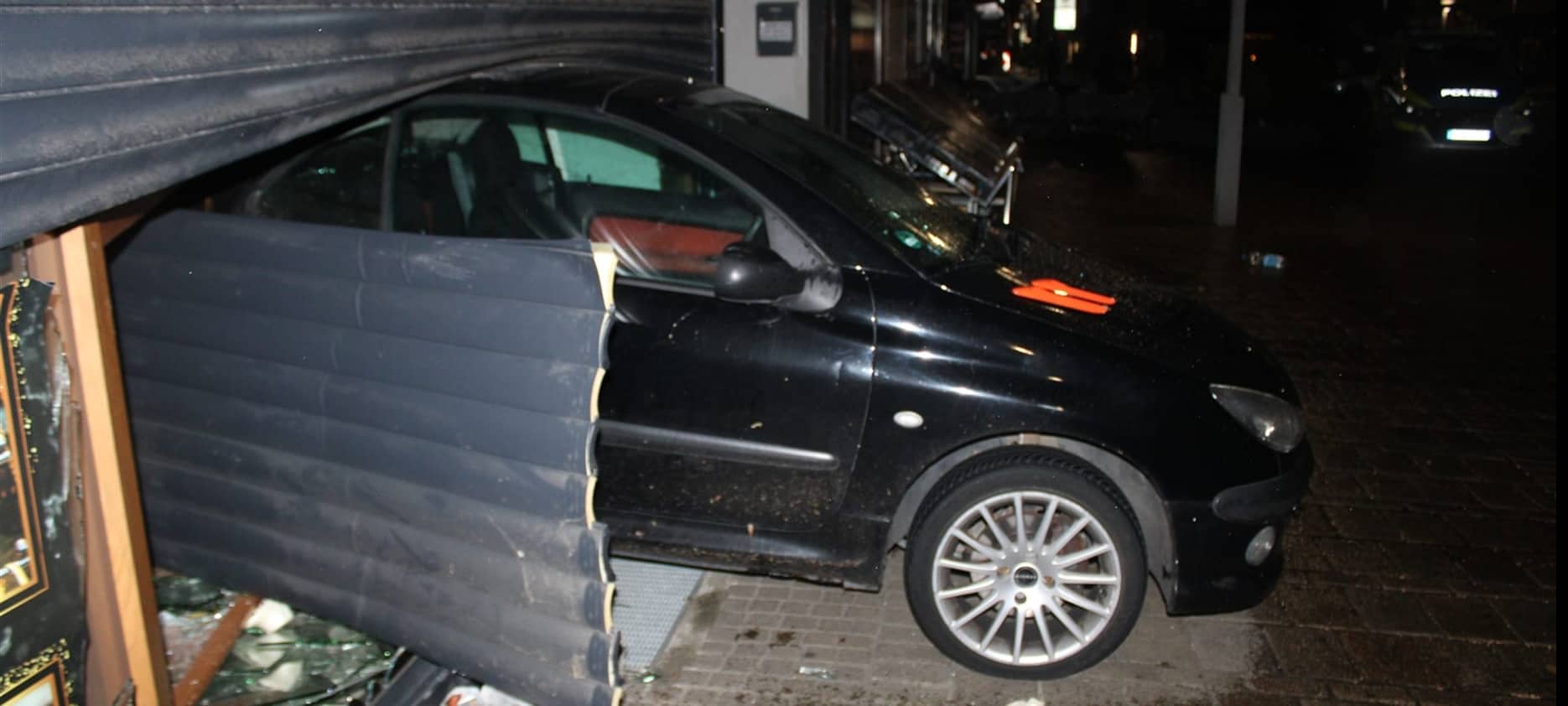 Oberhausen: Einbrecher rammen Juweliergeschäft