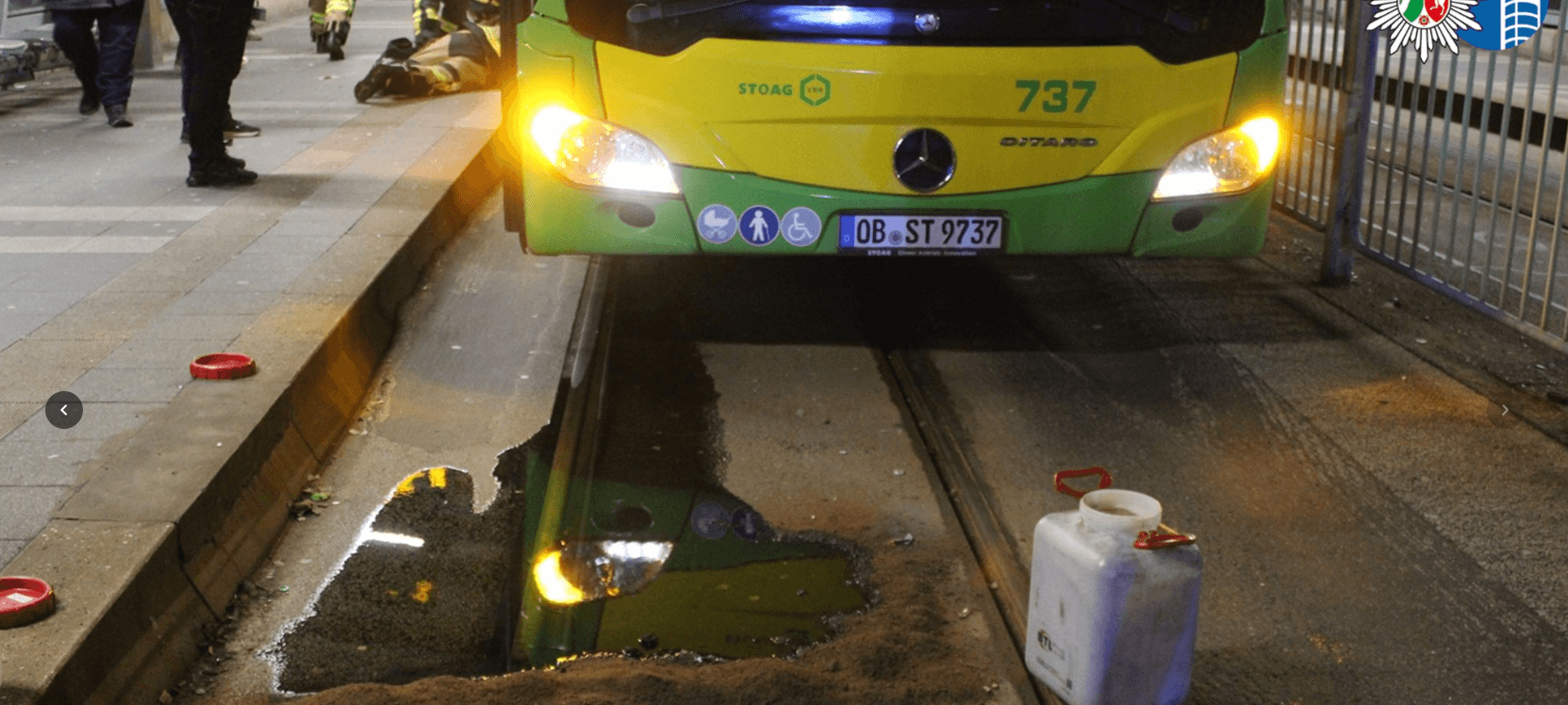 Unbekannte verursachen Busunfall auf der ÖPNV-Trasse