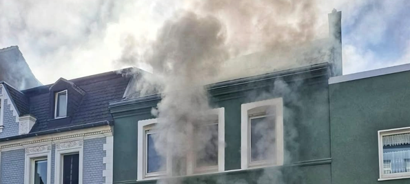 Dachstuhl in Flammen